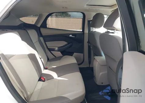 2014 Ford Focus Se z USA, uszkodzony, nr VIN 1FADP3K24EL260748